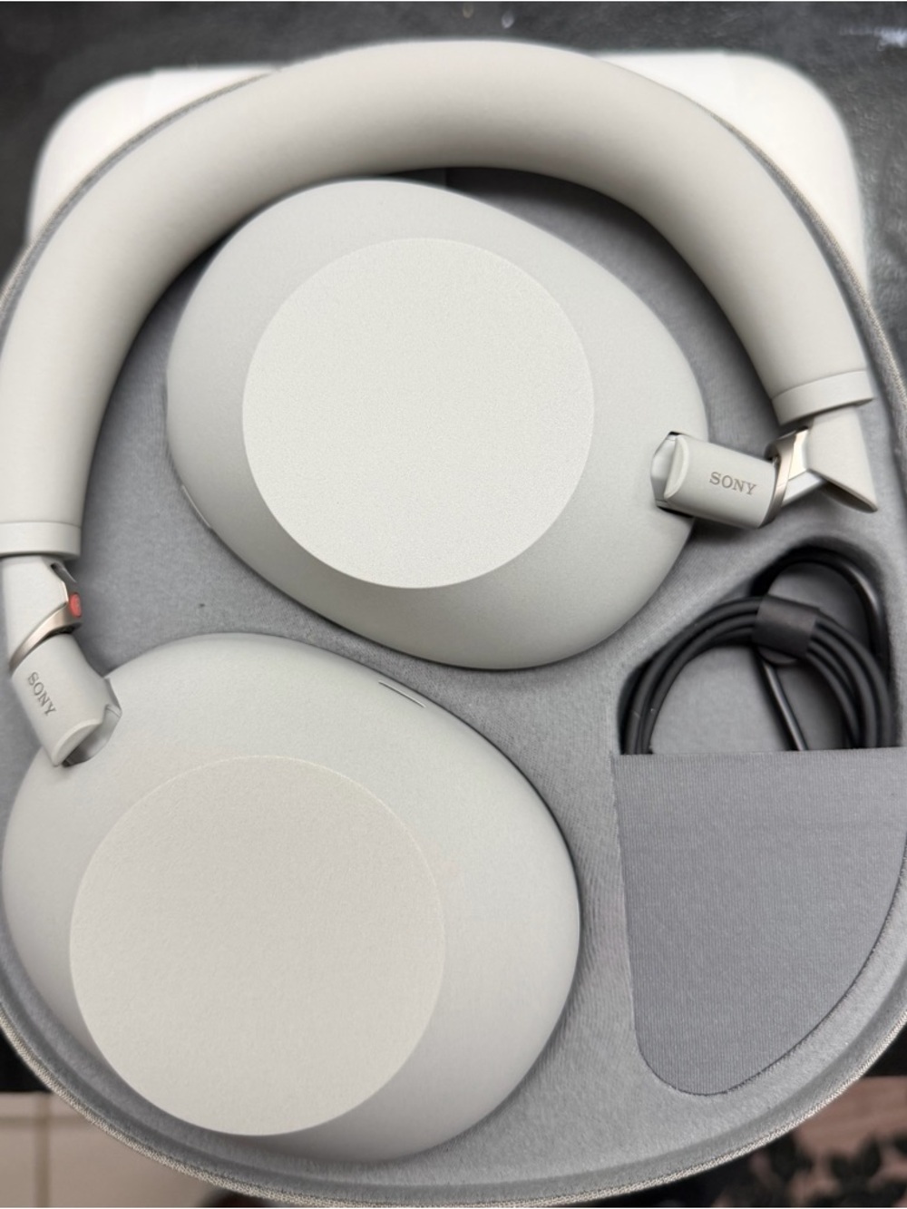 Sony - WH-1000XM6- Best Wireless Noise Cancelling Headphones - Silver - Picture 4 of 12